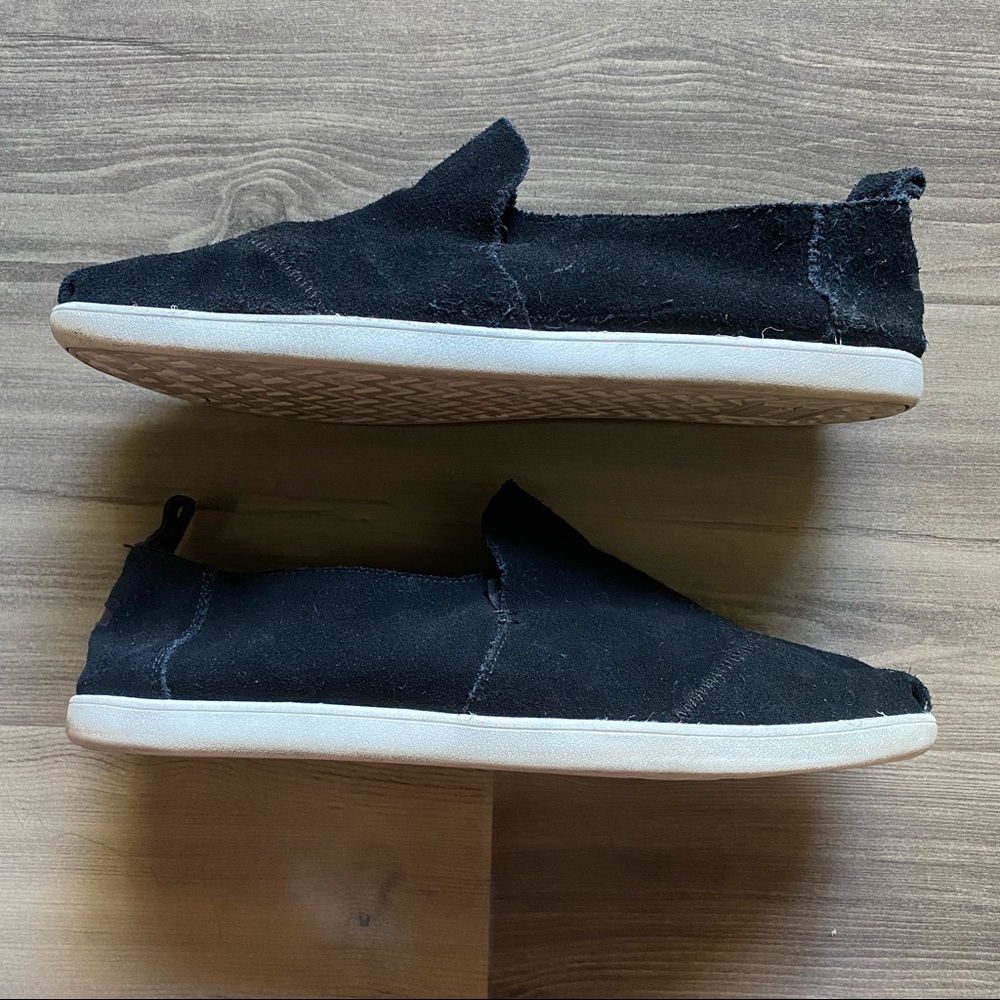 TOMS Men’s Suede Slip-on.